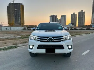 Toyota Hilux Revo V Automatic 3.0  2017 for Sale