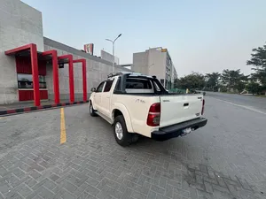 Toyota Hilux Vigo Champ V 2013 for Sale