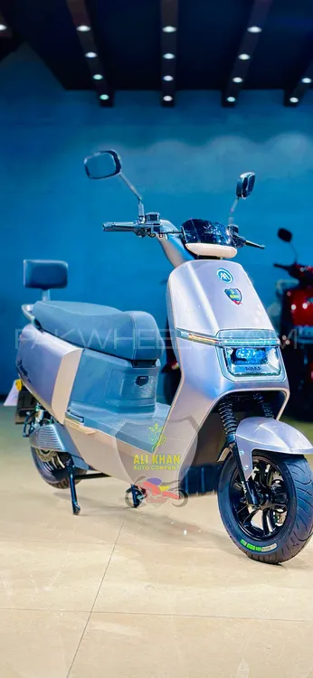 Lectrix Scooty 2025 for Sale Image-1