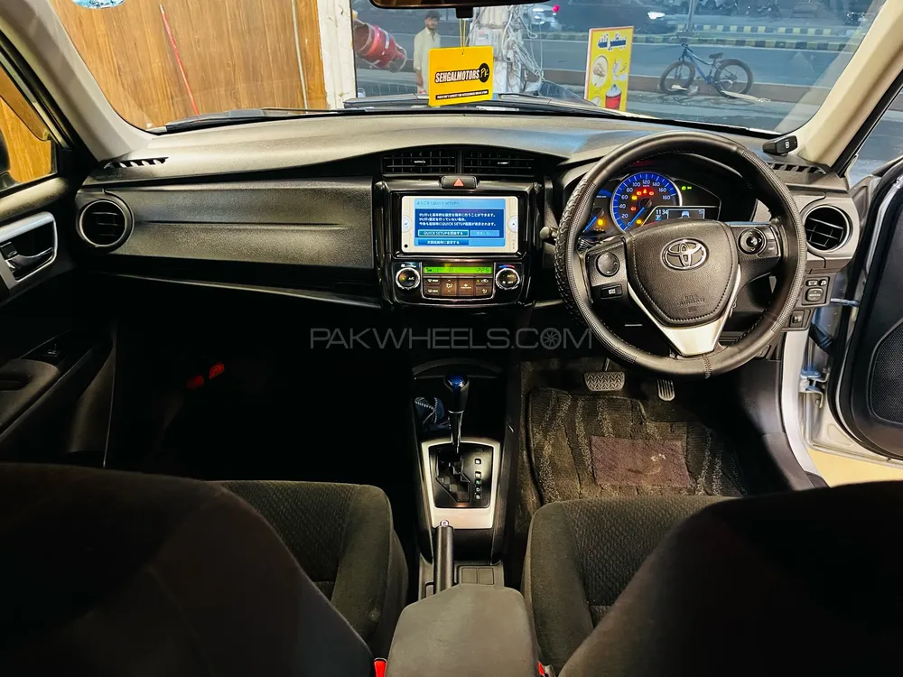 Toyota Corolla Axio 2013 for Sale in Lahore Toyota Corolla Axio 2013 for Sale in Lahore Image-14