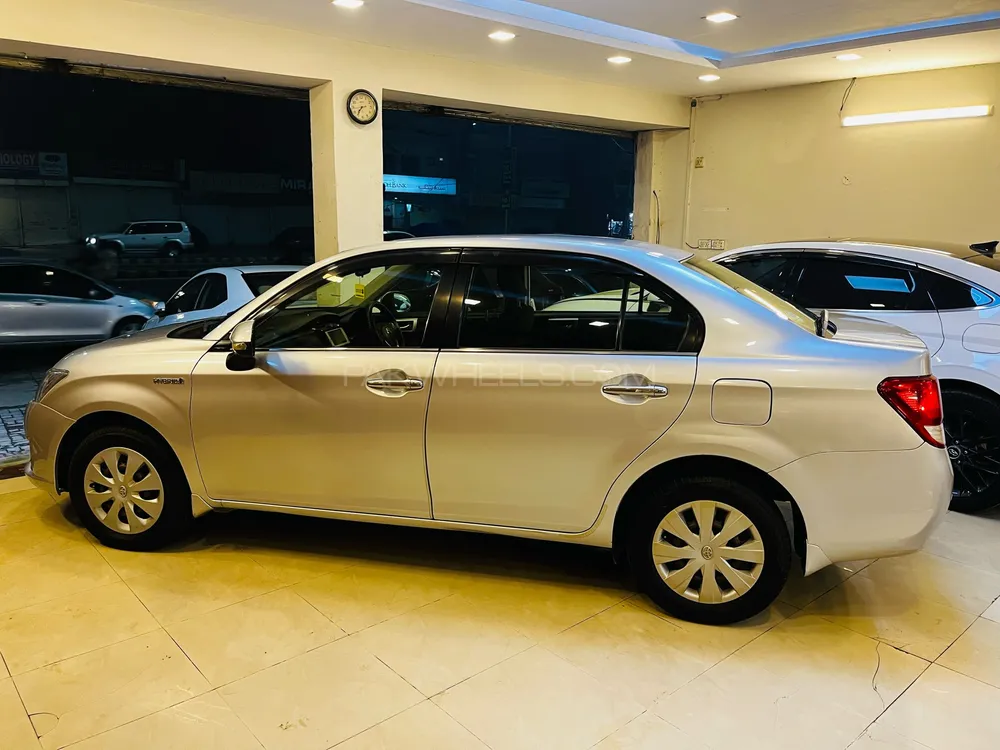 Toyota Corolla Axio 2013 for Sale in Lahore Toyota Corolla Axio 2013 for Sale in Lahore Image-6