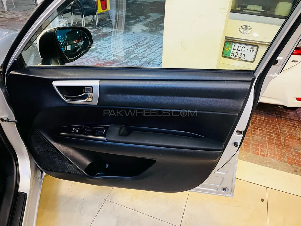 Toyota Corolla Axio 2013 for Sale in Lahore Toyota Corolla Axio 2013 for Sale in Lahore Image-7