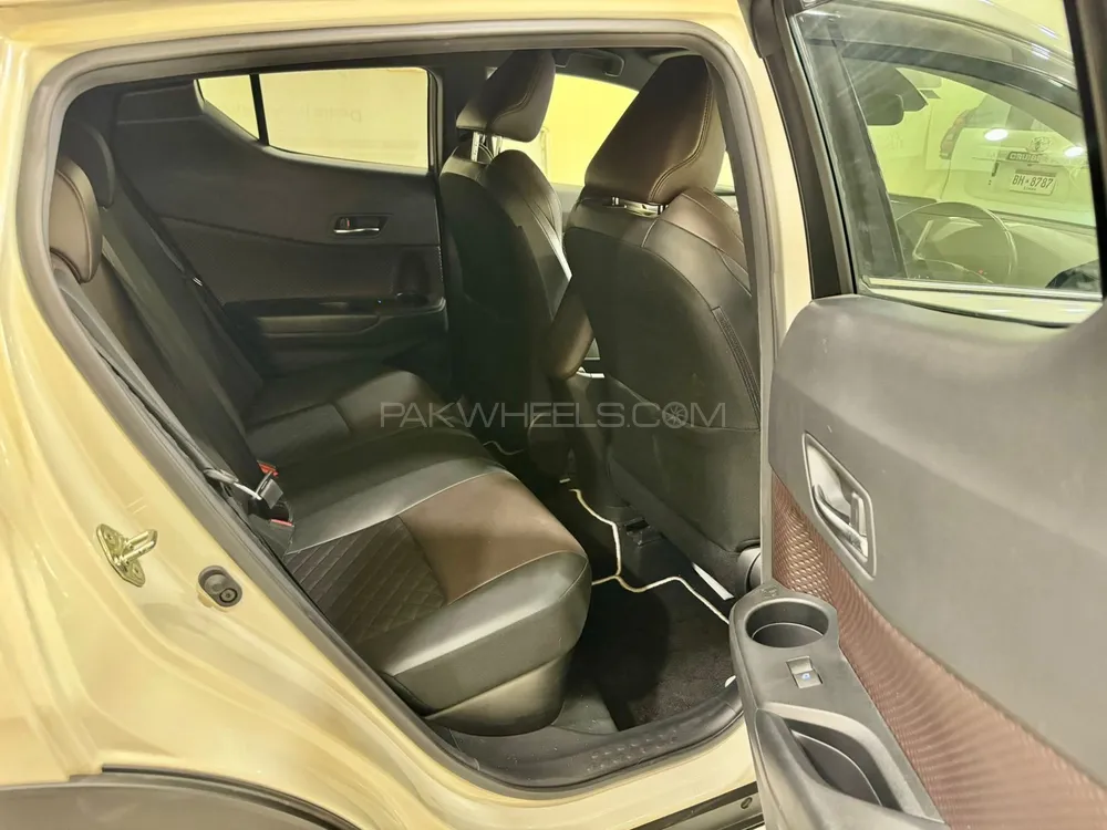 Toyota C-HR 2018 for Sale in Karachi Toyota C-HR 2018 for Sale in Karachi Image-8