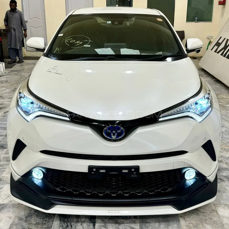 Toyota C-HR 2018 for Sale in Karachi Toyota C-HR 2018 for Sale in Karachi Image-3