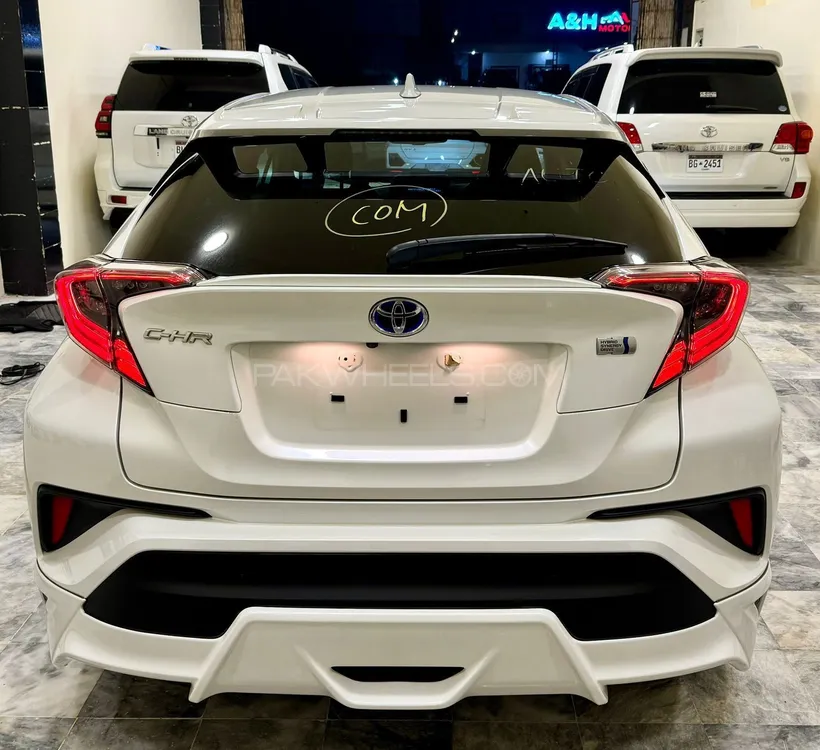 Toyota C-HR 2018 for Sale in Karachi Toyota C-HR 2018 for Sale in Karachi Image-5