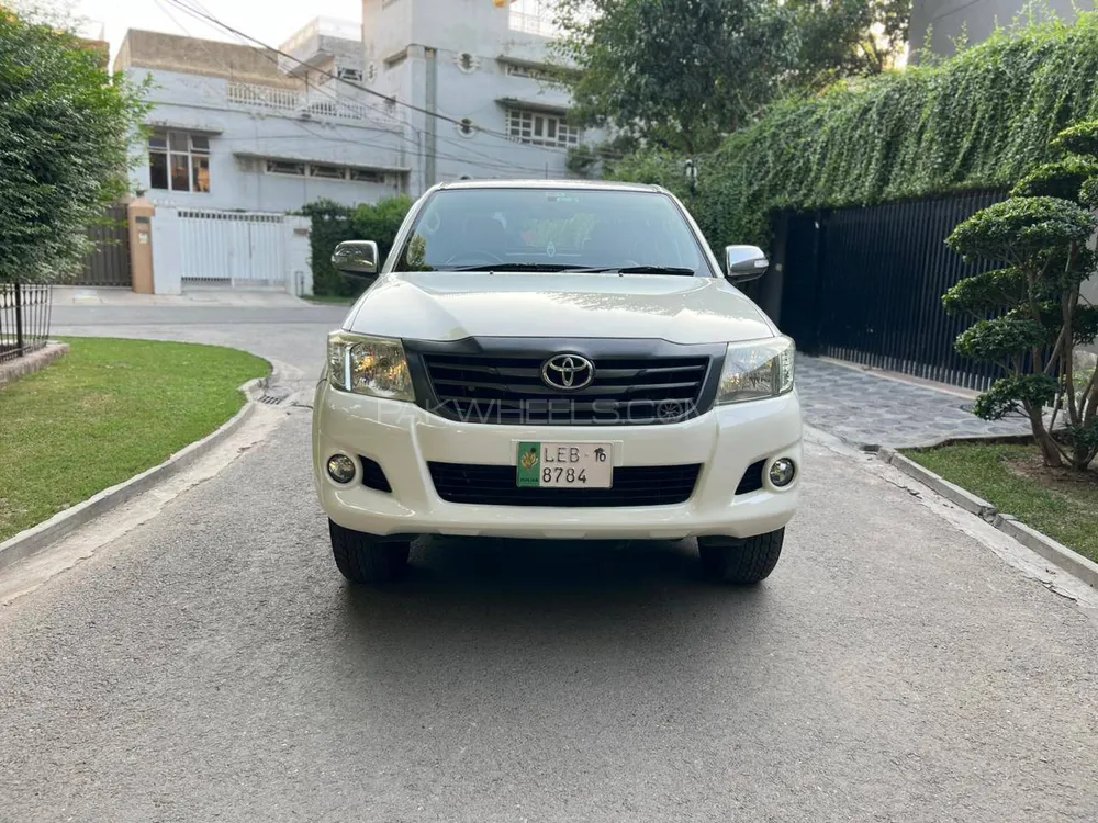 Toyota Hilux 2016 for Sale in Multan Image-1