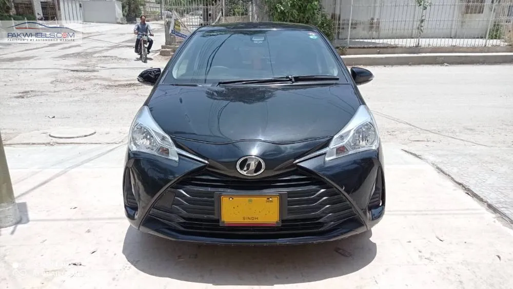 Toyota Vitz 2017 for Sale in Karachi Image-1