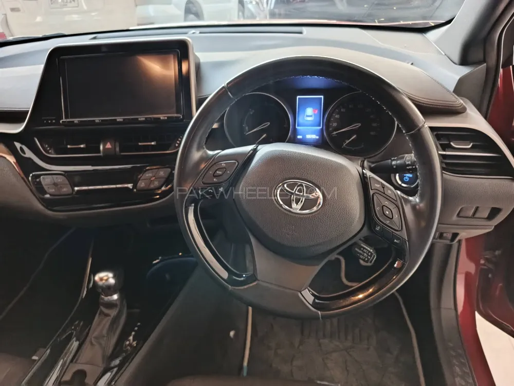 Toyota C-HR 2018 for Sale in Karachi Toyota C-HR 2018 for Sale in Karachi Image-10