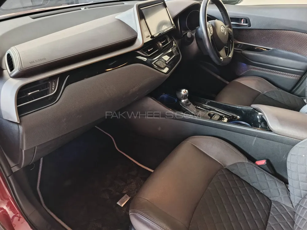 Toyota C-HR 2018 for Sale in Karachi Toyota C-HR 2018 for Sale in Karachi Image-15