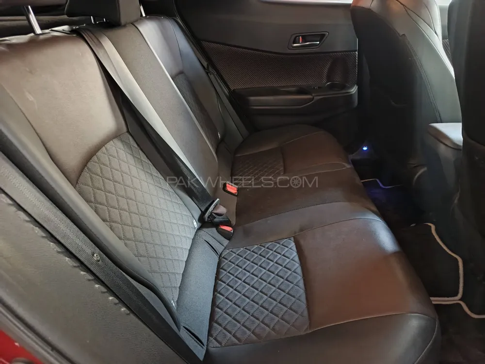 Toyota C-HR 2018 for Sale in Karachi Toyota C-HR 2018 for Sale in Karachi Image-14