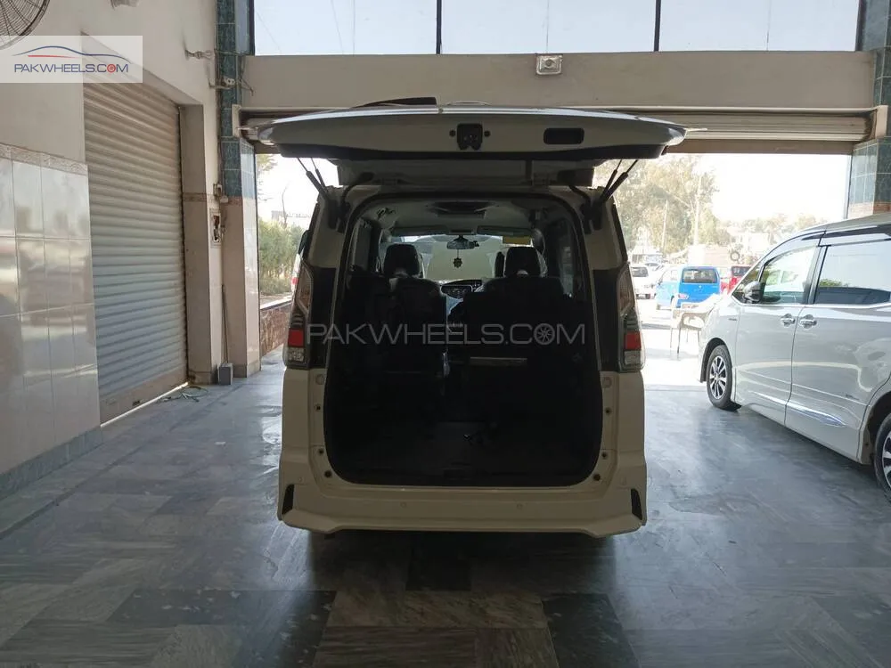 Nissan Serena 2018 for Sale in Gujranwala Nissan Serena 2018 for Sale in Gujranwala Image-8