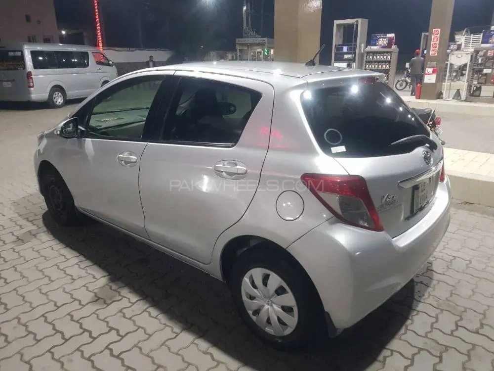 Toyota Vitz 2013 for Sale in Lahore Image-1