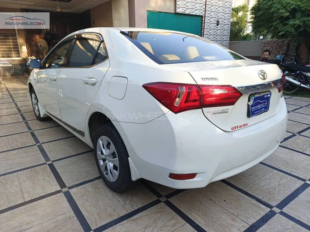 Toyota Corolla 2015 for Sale in Lahore Toyota Corolla 2015 for Sale in Lahore Image-2
