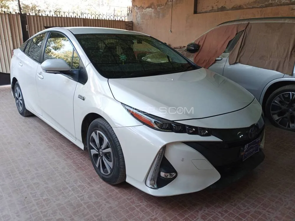 Toyota Prius 2022 for Sale in Lahore Toyota Prius 2022 for Sale in Lahore Image-2