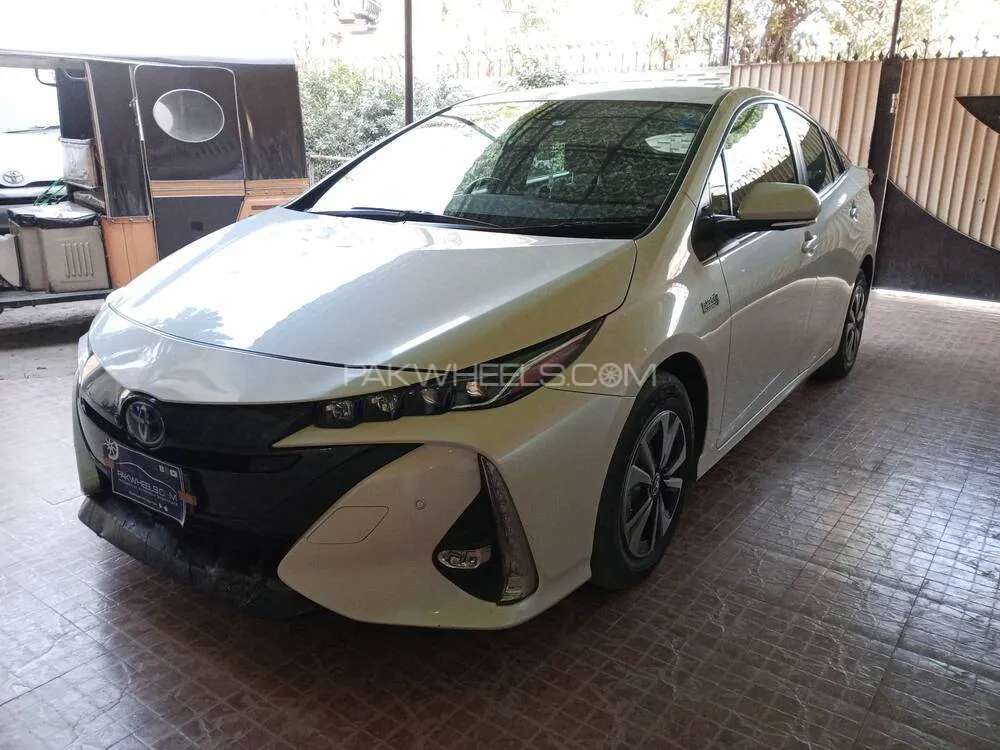 Toyota Prius 2022 for Sale in Lahore Toyota Prius 2022 for Sale in Lahore Image-3