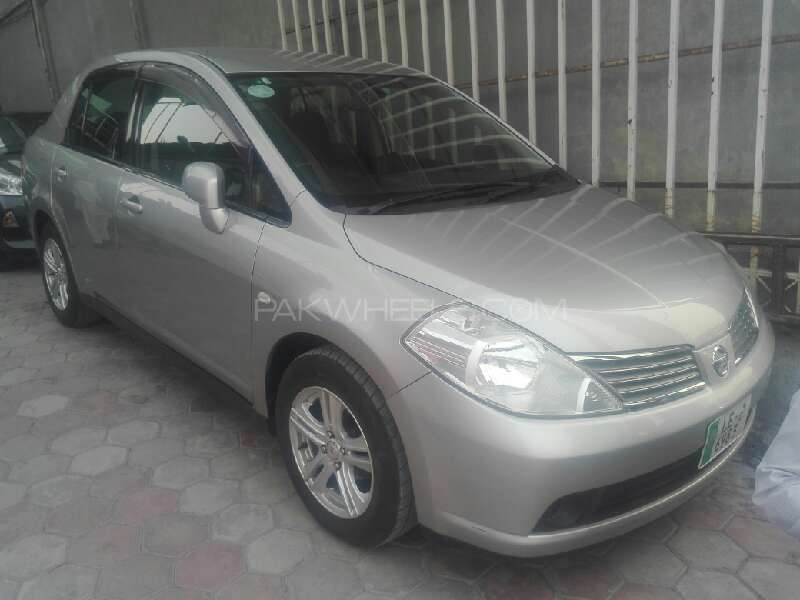 Nissan Tiida 2007 for Sale in Lahore Image-1