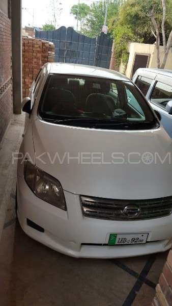 Toyota Corolla Axio 2012 for Sale in Lahore Image-1