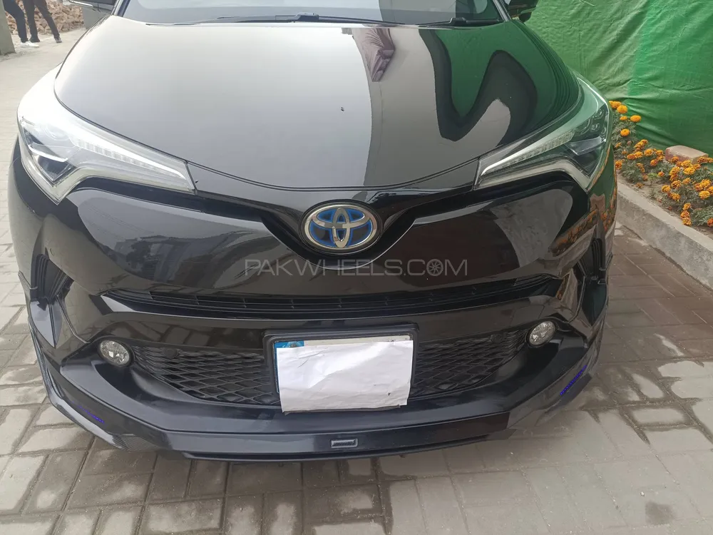 Toyota C-HR 2017 for Sale in Islamabad Image-1