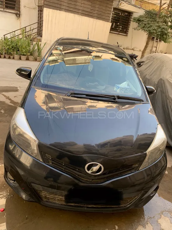 Toyota Vitz 2011 for Sale in Karachi Image-1