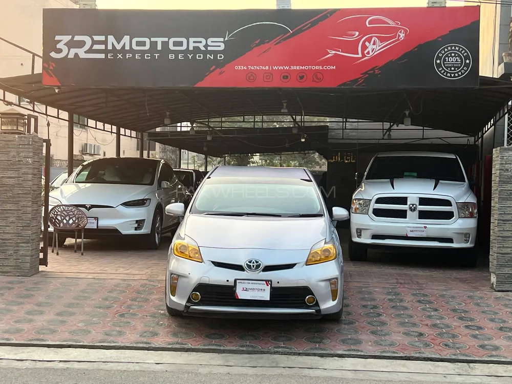 Toyota Prius 2013 for Sale in Lahore Image-1