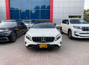 Mercedes GLA 200 AMG
Model: 2015
Mileage: 9,000 Km
Reg: 2015 Khi

Top of the line:
*Panoramic Roof
*Bucket leather seats
*Memory package 
*Privacy tint 
*Sports suspension 
*Leather dashboard