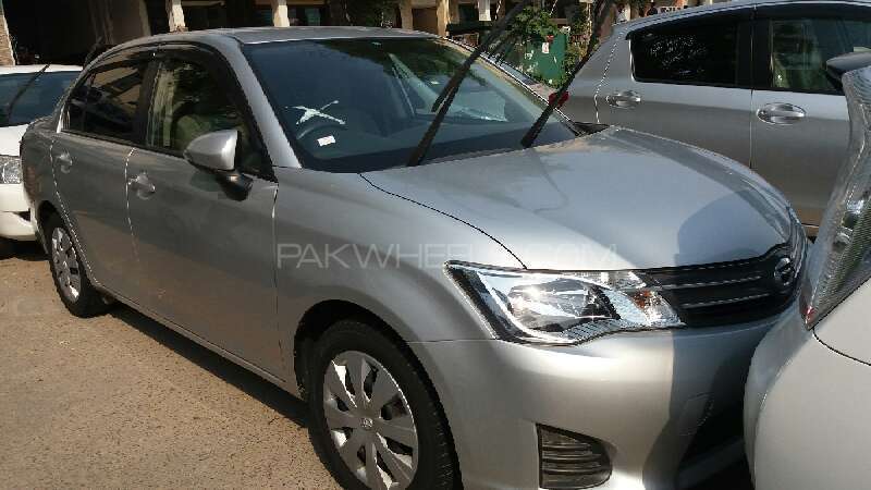 Toyota Corolla Axio 2012 for Sale in Islamabad Image-1