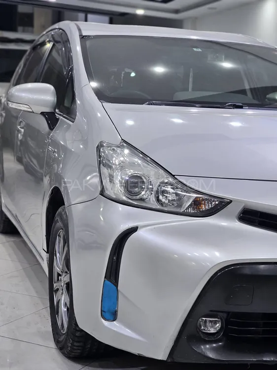 Toyota Prius Alpha 2017 for Sale in Peshawar Image-1