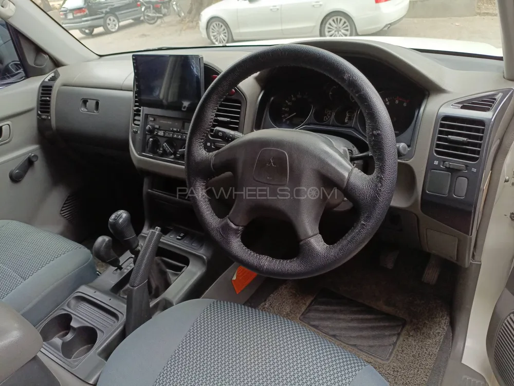 Mitsubishi Pajero 2005 for Sale in Islamabad Mitsubishi Pajero 2005 for Sale in Islamabad Image-8