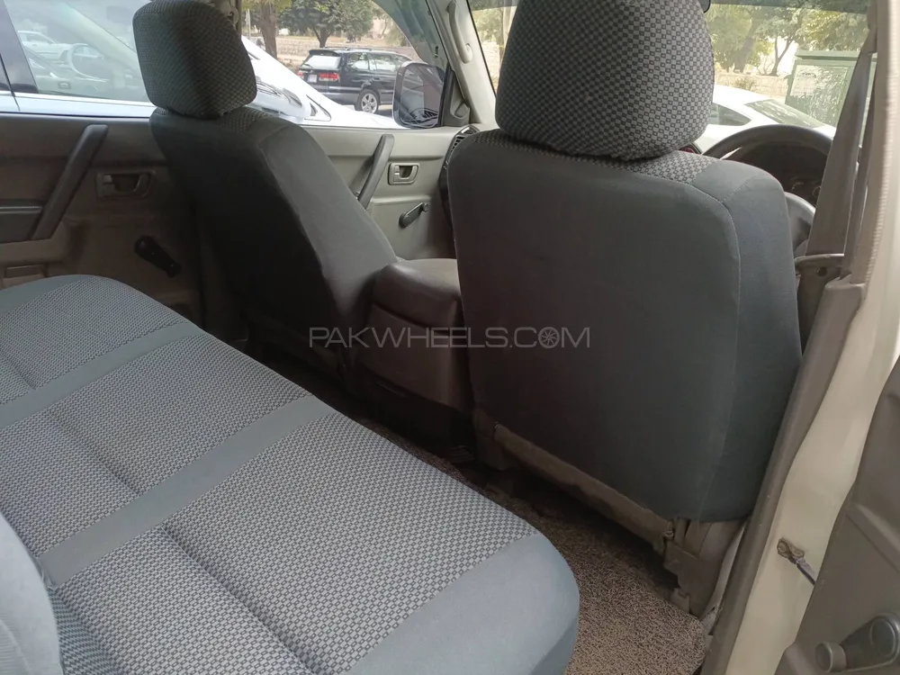 Mitsubishi Pajero 2005 for Sale in Islamabad Mitsubishi Pajero 2005 for Sale in Islamabad Image-12