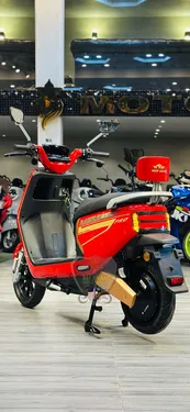 Lectrix Scooty 2025