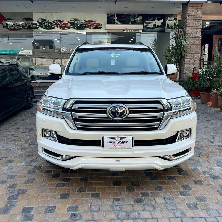Toyota Land Cruiser 2018 for Sale in Islamabad Image-1