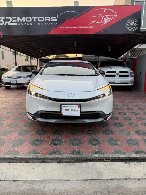 Toyota Prius 2023 for Sale in Lahore Image-1