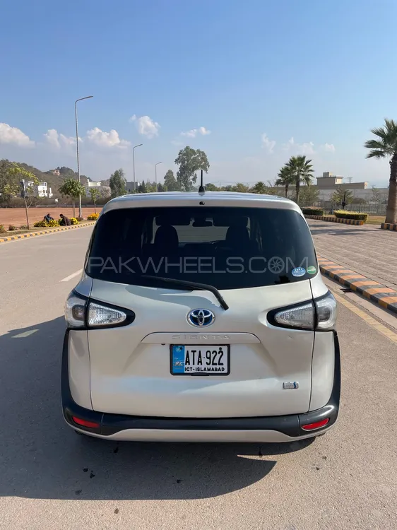 Toyota Sienta 2015 for Sale in Islamabad Image-1