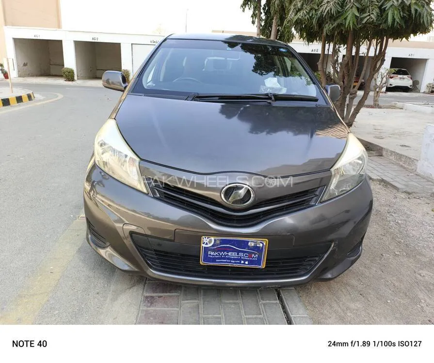 Toyota Vitz 2012 for Sale in Karachi Image-1