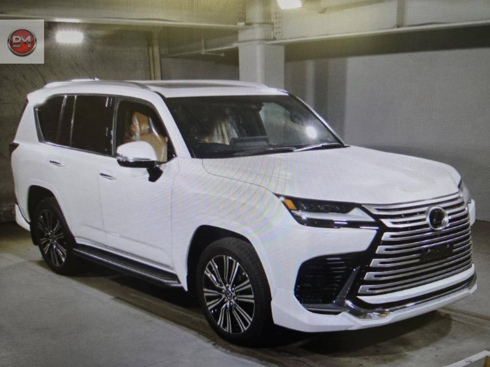Lexus 
Lx600
2021/2022 model 
Pearl white Bruno room 
Full house 
5A grade 
3900 km