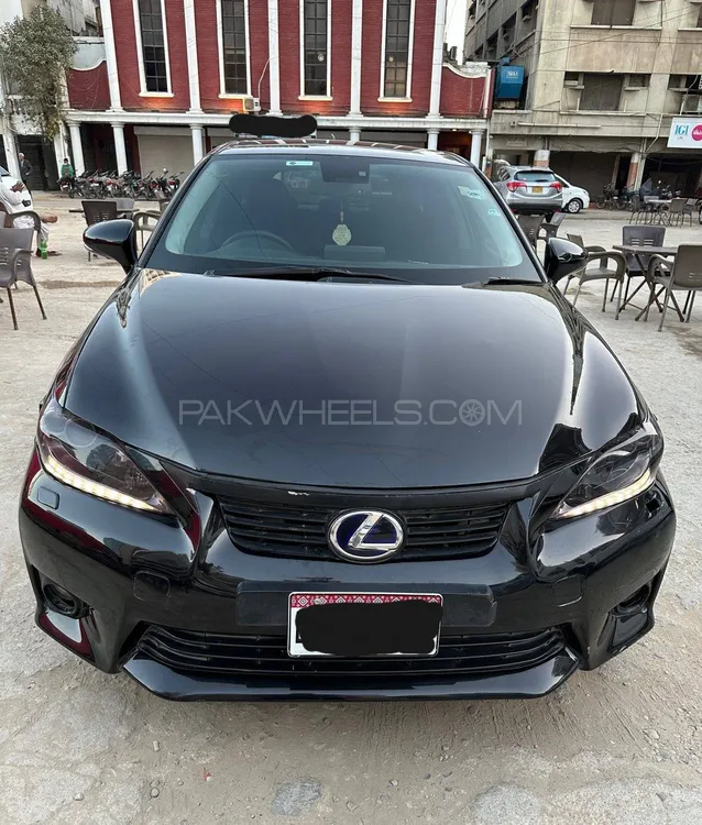 Lexus CT200h 2011 for Sale in Karachi Lexus CT200h 2011 for Sale in Karachi Image-2