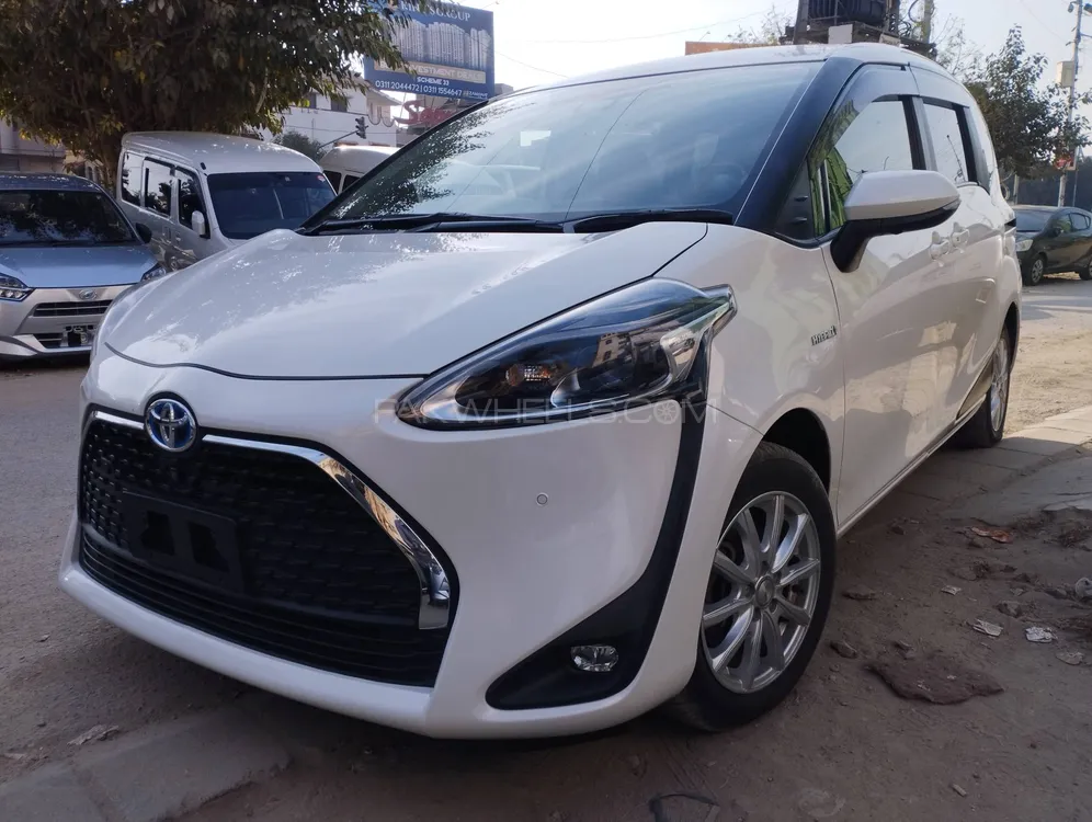 Toyota Sienta 2019 for Sale in Karachi Image-1