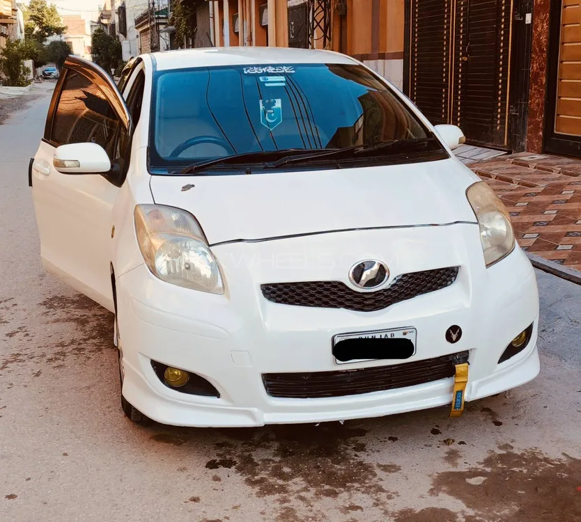 Toyota Vitz 2010 for Sale in Peshawar Image-1