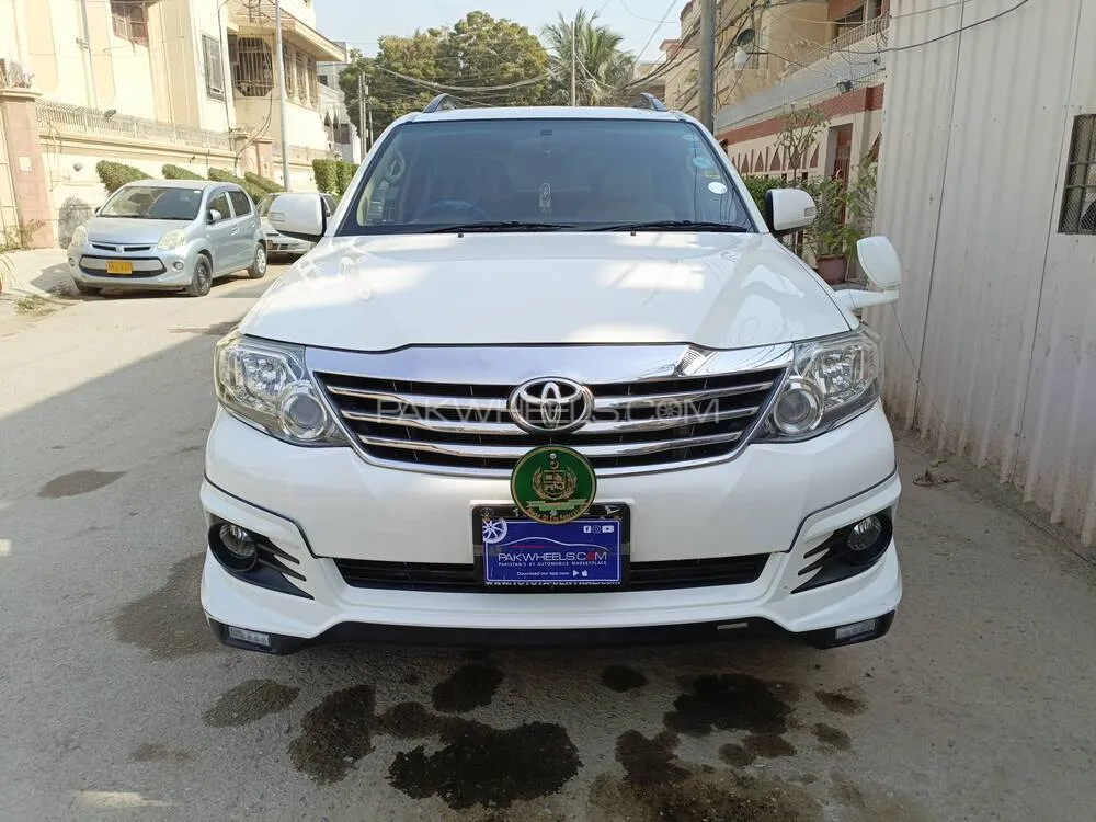 Toyota Fortuner 2016 for Sale in Karachi Image-1