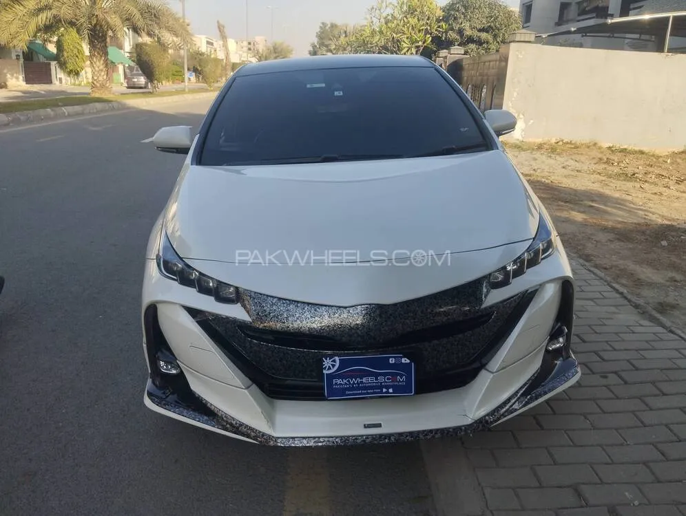 ٹویوٹا پریوس 2017 for Sale in لاہور Image-1