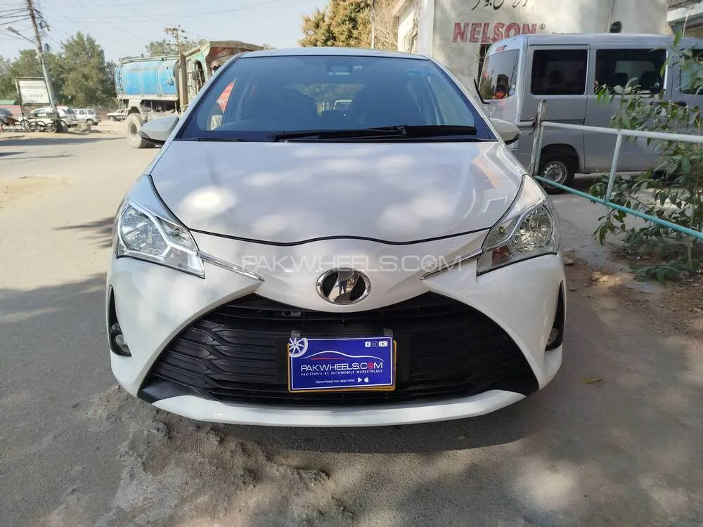 Toyota Vitz 2017 for Sale in Karachi Image-1