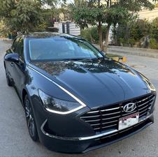 HYUNDAI SONATA 2.0 (2000cc)
Model 2021 || Registered 2021
Oxford Blue Color 
Bumper to Bumper Original 100% Guaranteed 
18,000km driven 
Panoramic Roof
Wireless Charger
Dual Power Seats
Harmon kardon speakers
All seals still intact 
READY DELIVERY 
EXCHANGE POSSIBLE WITH ANY CAR

For inspection
Available at SUPREME CARS
Plot # 151/F,Under Imam heights,Shop no.1&2, Main Khalid Bin Walid Rd, Karachi, Sindh 75400

|  Premium Cars  |  Best Prices  |  Optimum Performance | 
#Supremecarsgang