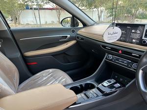 HYUNDAI SONATA 2.0 (2000cc)
Model 2021 || Registered 2021
Oxford Blue Color 
Bumper to Bumper Original 100% Guaranteed 
18,000km driven 
Panoramic Roof
Wireless Charger
Dual Power Seats
Harmon kardon speakers
All seals still intact 
READY DELIVERY 
EXCHANGE POSSIBLE WITH ANY CAR

For inspection
Available at SUPREME CARS
Plot # 151/F,Under Imam heights,Shop no.1&2, Main Khalid Bin Walid Rd, Karachi, Sindh 75400

|  Premium Cars  |  Best Prices  |  Optimum Performance | 
#Supremecarsgang