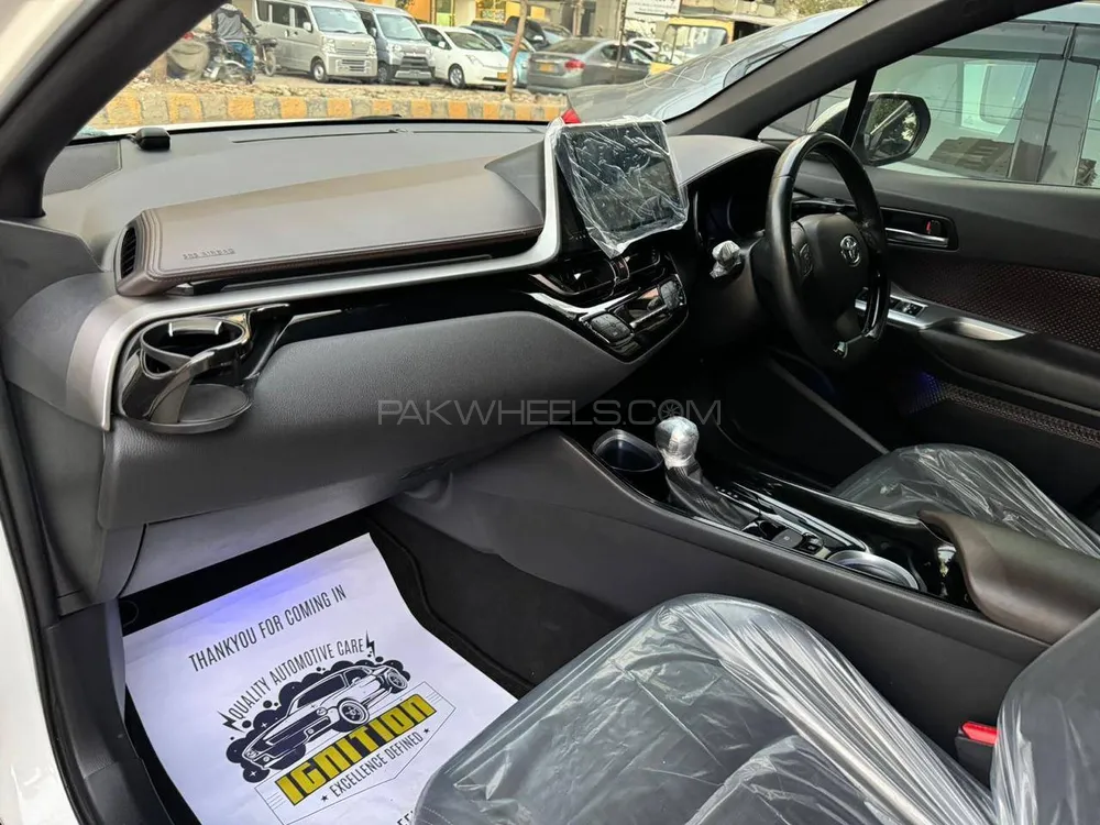 Toyota C-HR 2018 for Sale in Karachi Toyota C-HR 2018 for Sale in Karachi Image-8