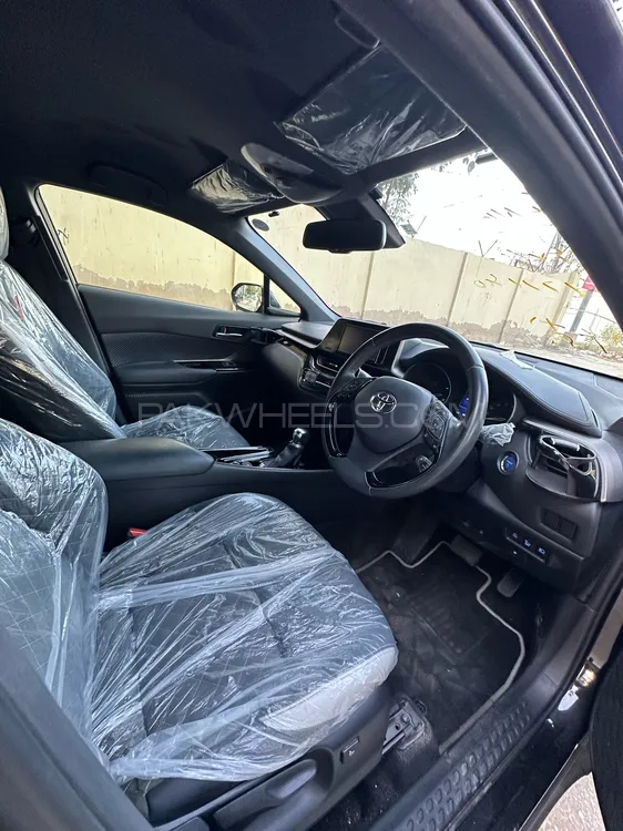 Toyota C-HR 2019 for Sale in Karachi Toyota C-HR 2019 for Sale in Karachi Image-4
