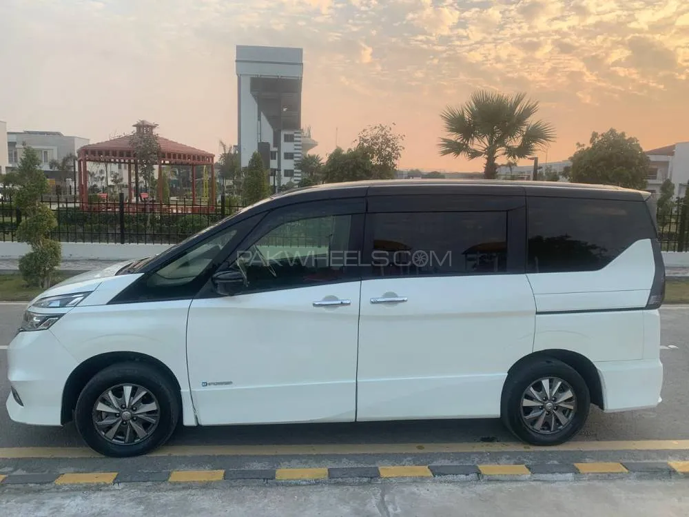 Nissan Serena 2019 for Sale in Lahore Image-1