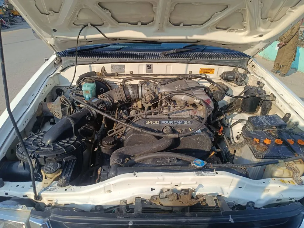Toyota Hilux 2002 for Sale in Kashmir Image-1