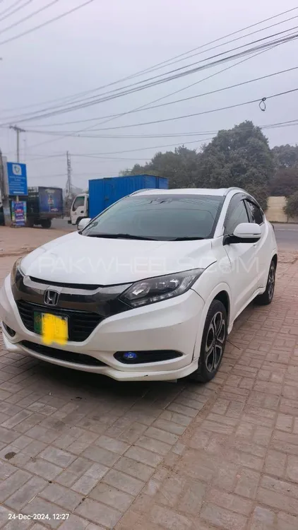 Honda Vezel 2015 for Sale in Multan Image-1