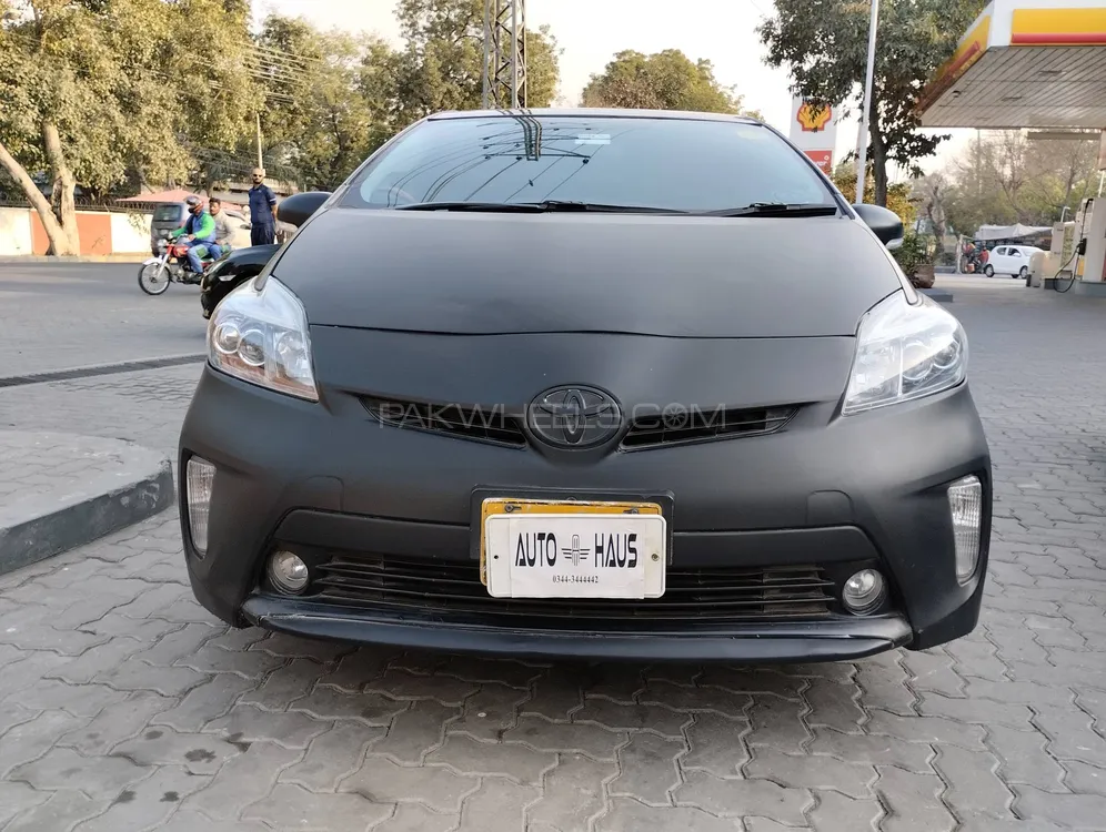 Toyota Prius 2011 for Sale in Lahore Image-1