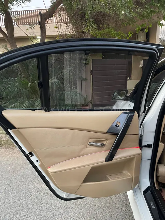 بی ایم ڈبلیو 5 سیریز 2006 for Sale in لاہور بی ایم ڈبلیو 5 سیریز 2006 for Sale in لاہور Image-12